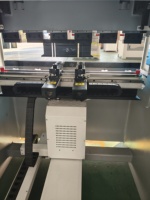 Prensa Plegadora Eléctrica de Alta Precisión de 55 Toneladas y 1250 mm con Doble Servo y Cortina de Luz (Mini 3 Toneladas 200 mm)