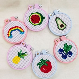 XIXI 2025 Kit de Punto de Cruz DIY para Niños, Paquete de Manualidades de Bordado Navideño para Llaveros, Material de Bordado de Poliéster Hecho a Mano - Product Image 5