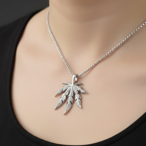 Vente en gros transfrontalière européenne et américaine, Bijoux Hip Hop très demandés, Chaîne à maillons en cuivre et résine avec pierre principale, plaqué or, motif feuille d'érable - Product Image 2