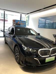 บีเอ็มดับเบิลยู ไอ5 2024 อีดรายฟ์ 40L เอ็กซ์ไดรฟ์ 50L 2024 อีดรายฟ์ 35L พรีเมียม เอ็ม สปอร์ต ลักชัวรี่ รถยนต์ไฟฟ้า บีเอ็มดับเบิลยู ไอ5 ไฟฟ้า ใหม่ ปี 2026 - Product Image 3