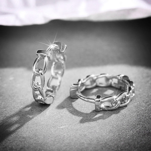 Orecchini a Cerchio con Catena Liscia per Donne, Stile Minimalista Huggie, Gioielli alla Moda per Orecchie - Product Image 2