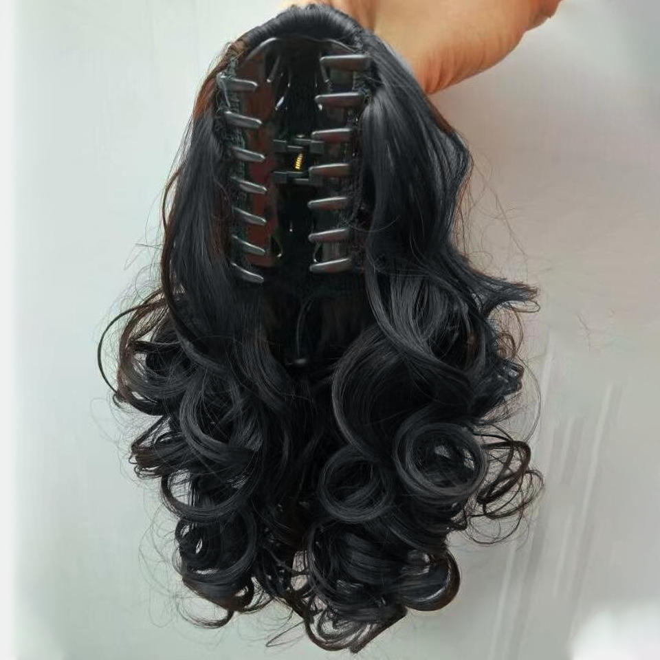 ผมหางม้าสั้นหยิก พร้อมกิ๊บขนาดใหญ่ [สีดำธรรมชาติ]