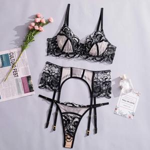 Ensemble trois pièces sexy et élégant pour femme, lingerie tendance avec dentelle brodée, coupe ajustée – Meilleures ventes - Product Image 6