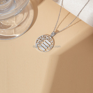 <span class=keywords><strong>Collier</strong></span> <span class=keywords><strong>Arbre</strong></span> <span class=keywords><strong>de</strong></span> <span class=keywords><strong>Vie</strong></span> Personnalisé avec Pendentif <span class=keywords><strong>Arbre</strong></span> Généalogique et Noms <span class=keywords><strong>de</strong></span> Enfants et Petits-enfants, Breloque Cercle Gravée en <span class=keywords><strong>Argent</strong></span> ou Or, <span class=keywords><strong>Collier</strong></span> <span class=keywords><strong>Arbre</strong></span> Généalogique - Product Image 4