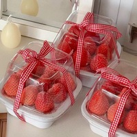 Boîte d'emballage en PET pour gâteau à la crème aux fraises avec couvercle haut pour l'emballage de pâtisseries et de mousses