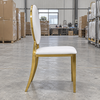 Chaise de salle à manger ovale en acier inoxydable doré avec dossier en cuir PU blanc, idéale pour mariages, banquets et événements, vente en gros pour hôtels
