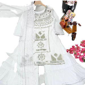 ผ้าคลุมไหล่ TENNECY ผ้าไหมจอร์เจตต์สีชมพู ลายพิมพ์ดิจิทัล ปักเลื่อม กลับด้านได้ แห้งเร็ว ใส่ได้ทุกฤดู - Product Image 1