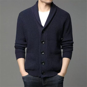 Cardigã Masculino de Tricô Grosso com Gola Xale, Canelado Vertical, Abotoamento Frontal e Bolso Aplicado – Coleção Outono/Inverno - Product Image 1