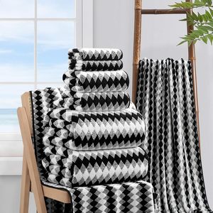 <span class=keywords><strong>Set</strong></span> di 8 <span class=keywords><strong>Asciugamani</strong></span> da Bagno in Microfibra con Motivo a Rombi Bianco e Nero, 2 <span class=keywords><strong>Asciugamani</strong></span> da Bagno Oversize, 2 <span class=keywords><strong>Asciugamani</strong></span> per le Mani, 4 - Product Image 5