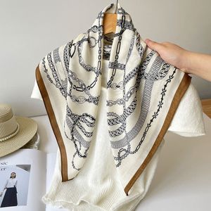 Pañuelo Cuadrado de Algodón y Lino con Diseño Espigado y Estampado de Cadena 68x68cm, Accesorio de Moda para el Cuello de Mujer - Product Image 2
