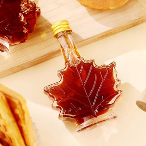 Vente en gros de flacons en verre pour sirop en forme de feuille d'<span class=keywords><strong>érable</strong></span> avec bouchon <span class=keywords><strong>à</strong></span> vis de 50 ml, 100 ml, 250 ml, flacons en verre pour liqueur en forme de feuilles d'<span class=keywords><strong>érable</strong></span> avec couvercle - Product Image 1