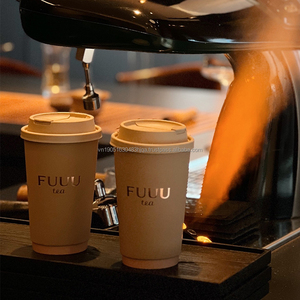 แก้วกาแฟกระดาษเคลือบสัมผัสนุ่ม ขนาด 16 ออนซ์ แบบสองชั้น สีนู้ด ปั๊มฟอยล์โรสโกลด์  ย่อยสลายได้ เป็นมิตรต่อสิ่งแวดล้อม พร้อมโลโก้สั่งทำพิเศษ - Product Image 2