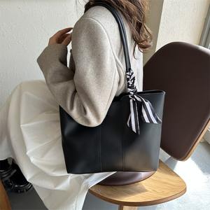Nouveauté : Sac à bandoulière pour femme, sac à main vintage de luxe avec doublure en PU, sacs fourre-tout populaires de grande capacité avec foulards - Product Image 6