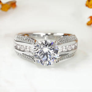 Anello in Oro Bianco con Diamante T0664, Anello di Fidanzamento da Donna con Diamante Naturale Taglio Brillante Rotondo Colore D e Diamanti Laterali - Product Image 5