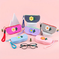 Étui à lunettes de soleil en silicone anti-poussière en forme de cœur avec cordon, pochette de rangement portable créative style Ins