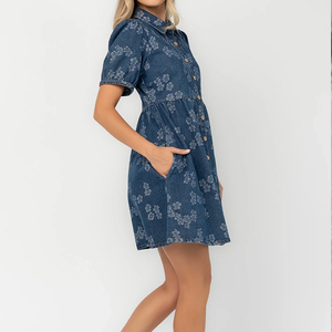 Robe courte boutonnée à imprimé floral ludique et personnalisée, luxueuse robe chemise en denim 100% coton - Product Image 2