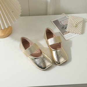 Chaussures plates Mary Jane argentées pour filles, confortables pour tous les jours, fêtes, école et occasions décontractées - Product Image 3