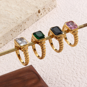 Bague en acier inoxydable plaqué or massif avec gros diamant CZ, sans ternissement, baguette en zircone cubique, bijoux pour femmes - Product Image 2