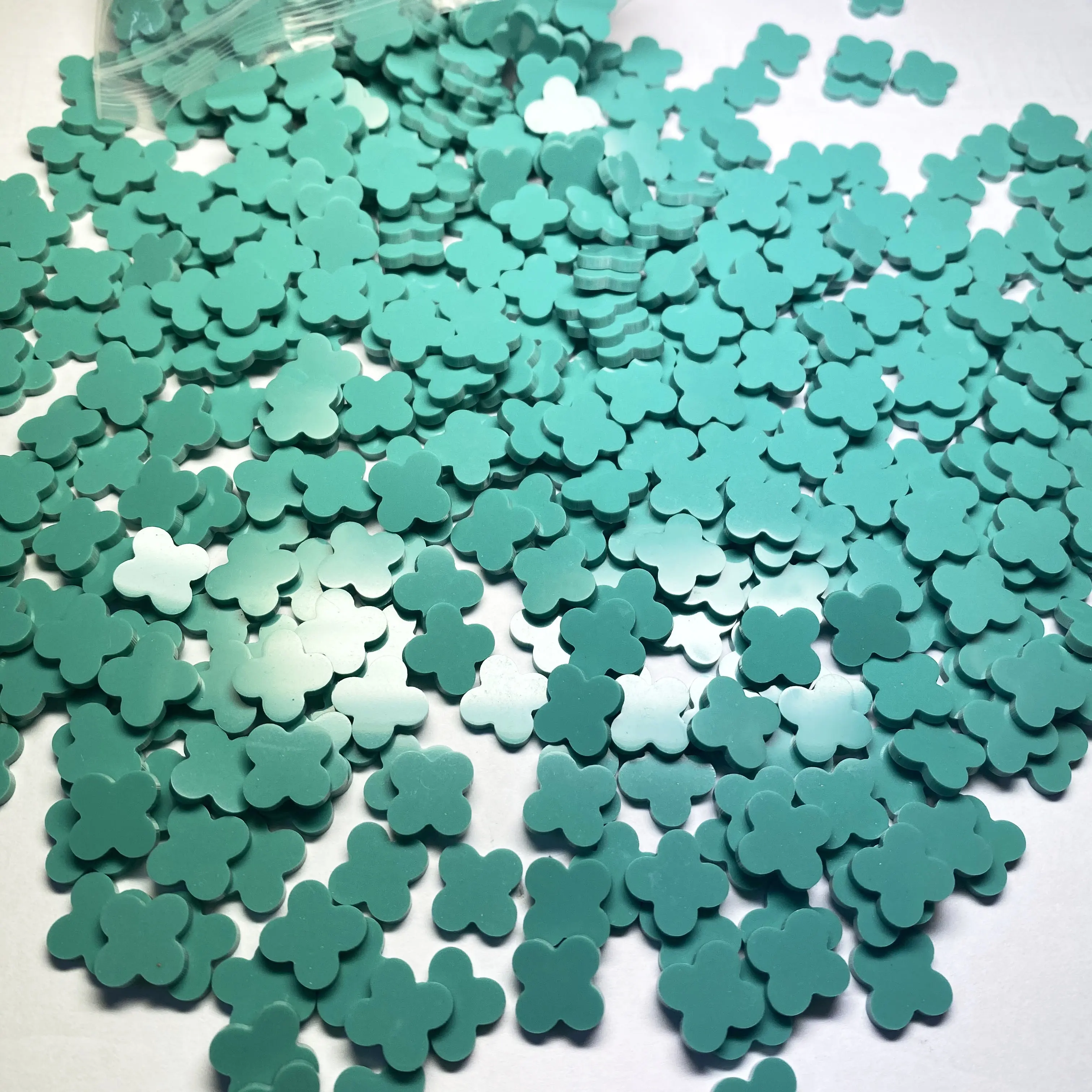 合成ティファニー-緑色のターコイズストーン四つ葉のクローバーの形の宝石