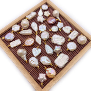Galería de Perlas Barrocas |   Colgantes de Acero Inoxidable con Baño de Oro PVD de 18K para Dijes de Agua Dulce |   Duradero, Impermeable y Resistente al Deslustre - Product Image 5