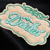 Patchs brodés en chenille thermocollants en tissu sergé feutré avec logo personnalisé pour vêtements matelassés – Vente en gros