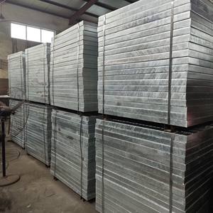 Grillage <span class=keywords><strong>en</strong></span> acier galvanisé, revêtement de sol pour bétail, couverture de <span class=keywords><strong>canal</strong></span>, passerelle piétonne, parcs, matériaux de construction métalliques - Product Image 3