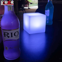 Cube en plastique PE de 10 cm en gros, 16 couleurs, barre lumineuse LED, tabouret, chaise, cube lumineux LED