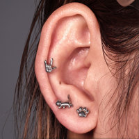 Clous d'oreilles en titane hypoallergénique G23 ASTM F136, 16G, à dos plat, pour piercing du cartilage de l'oreille, OEM ODM, vente en gros
