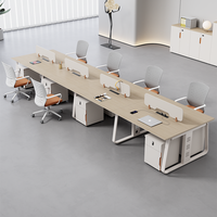 Bureaux, chaises et postes de travail modernes, bureaux informatiques, panneaux en bois