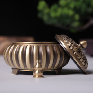 Brûleur d'encens en cuivre pur en forme de citrouille à trois pieds pour usage domestique, offrandes bouddhistes et culte en intérieur. Cuivre pur épaissi - Product Image 4
