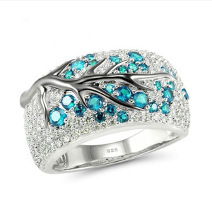 Bague de cocktail émeraude pour femme, en laiton plaqué, micro-pavée, pierres naturelles rondes, motif végétal, bague de fiançailles glamour - Product Image 1
