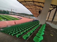 Sièges de stade en PE/HDPE durables et pratiques avec porte-gobelets intégrés, imperméables pour une utilisation en extérieur/en intérieur