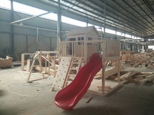 Casa de juegos infantil de madera en oferta - Product Image 2
