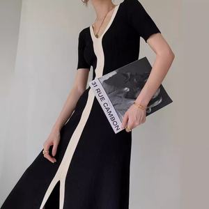 Vestidos Midi de Punto con Abertura, Estilo Vintage, Cuello en V, Color Negro y Blanco, Ajustados, de Alta Calidad, Personalizados al por Mayor para Mujer - Product Image 3