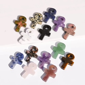 Ciondolo in Cristallo Naturale di Ametista e Quarzo Rosa a Prezzo di Fabbrica, Croce Ankh in Cristallo Intagliato da 3cm per Creazione di Gioielli - Product Image 1
