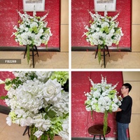 FB2269 Nouvelle conception de boule de fleurs artificielles vertes et blanches pour mariage, centre de table de mariage, grande boule de fleurs pour décoration de mariage