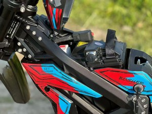 Moto tout-terrain électrique BSE Ez-1 60v30ah, vitesse de 75 km/h pour terrains accidentés et VTT, 5500w - Product Image 5