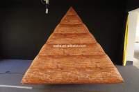 Modèle de pyramide égyptienne gonflable géant à texture de pierre réaliste, fabriqué en usine pour la décoration sur le thème de l'histoire et du désert