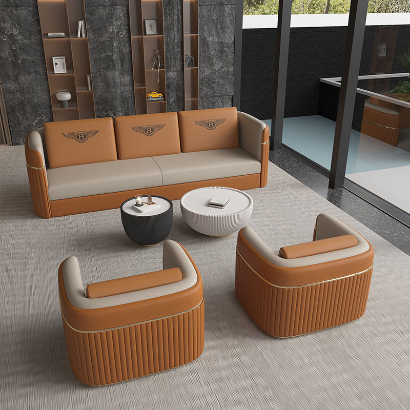 180 cm de largo, tres plazas más una mesa de centro (naranja).