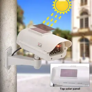 Fausse caméra de vidéosurveillance solaire d'extérieur alimentée par batterie avec boîtier de Flash rouge