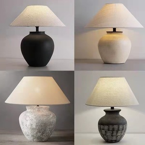 <span class=keywords><strong>Lampe</strong></span> de table en céramique vintage Wabi Sabi avec base <span class=keywords><strong>beige</strong></span> mouchetée et noire patinée, en terre cuite, en vente flash - Product Image 5
