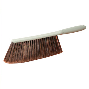 Cepillo para cama con mango largo, cerdas suaves y filamentos cónicos para limpieza de ropa de cama - Product Image 3