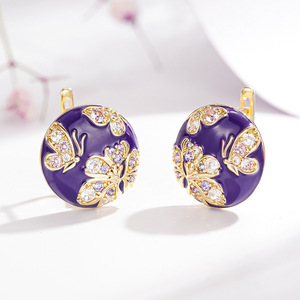 Orecchini a Perno Rotondi con Farfalle e Fiori per Donne, Design Floreale Delicato, Gioielli di Moda per Uso Quotidiano - Product Image 5