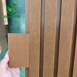 Revêtement mural WPC co-extrusion de haute qualité Panneau cannelé à lattes composites <span class=keywords><strong>en</strong></span> bois et plastique pour panneau de conception extérieure - Product Image 1