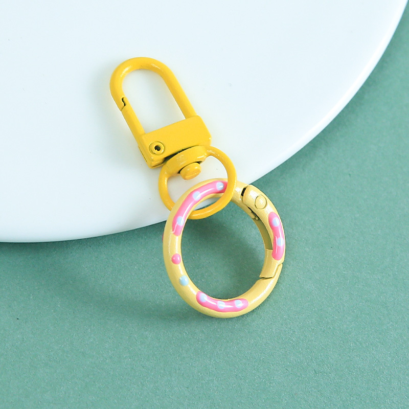 [Yellow] Donut-shaped spring latch