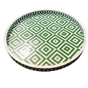 Plateau de service et de rangement décoratif de table, de forme ronde, en os incrusté et résine, à motif géométrique et floral, de couleur vert et blanc - Product Image 1