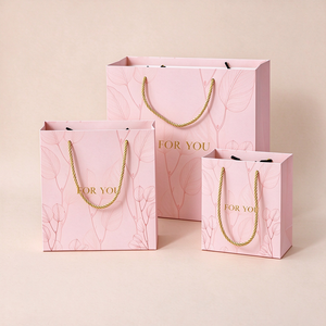 Sac cadeau de luxe en papier couché avec logo personnalisé, poignée en coton et dorure à chaud - Emballage cosmétique pour la mode, vente en gros OEM - Product Image 2