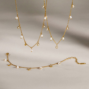 Ensemble de bijoux populaire en acier inoxydable plaqué or 18 carats, chaîne Rolo, étanche, inaltérable, avec breloques en perles d'eau douce - Product Image 3