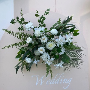 Arrangement de scène de mariage de fleurs artificielles en soie Bouquet de fleurs artificielles de 12 roses - Product Image 1