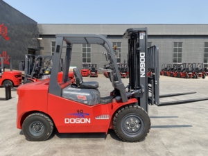 Chariot élévateur diesel tout-terrain économique de 3 tonnes, 3,5 tonnes, <span class=keywords><strong>4</strong></span> tonnes avec moteur EPA, chariots élévateurs latéraux diesel de 5 tonnes - Product Image 3